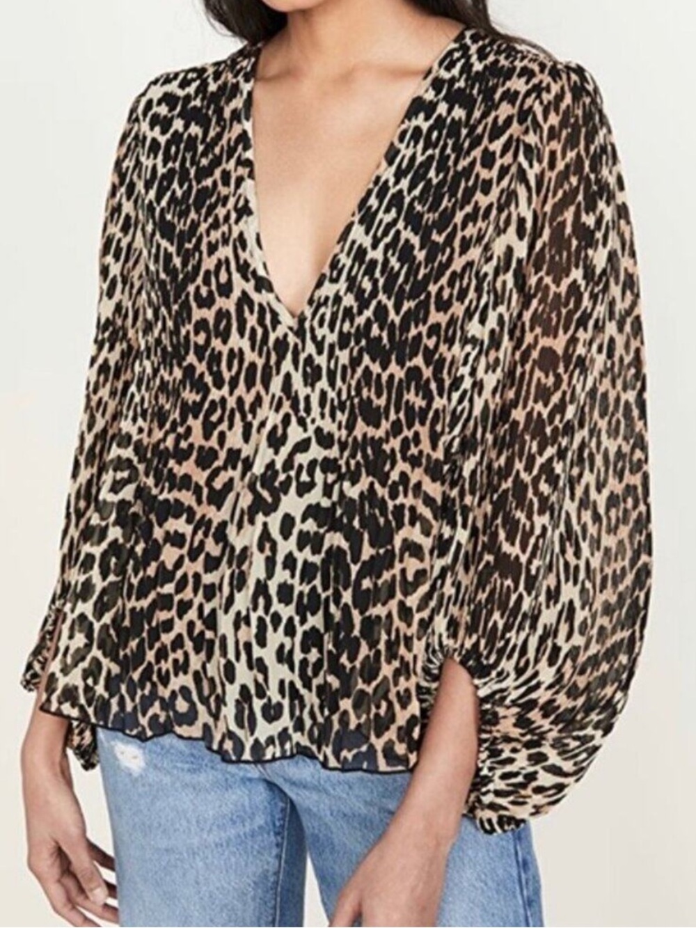 GANNI Blouse Georgette Leopard V-Neck in Brown Tan